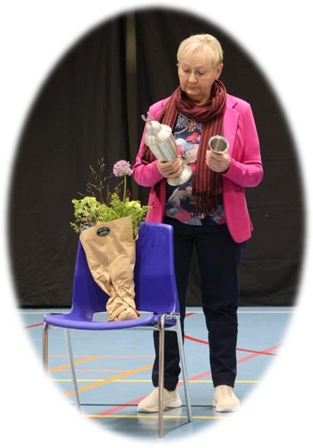 Overrækkelse af pris i Hallen